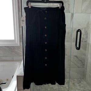Black button skirt